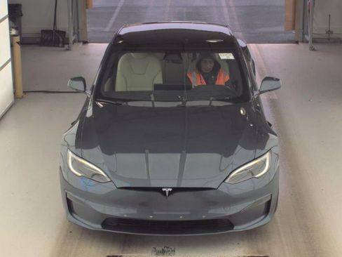 Used 2022 Tesla Model S image 2