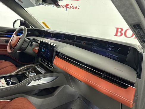 Used 2025 Lincoln Nautilus Black Label image 17