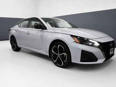 Certified 2024 Nissan Altima 2.5 SR AWD/4WD image 7