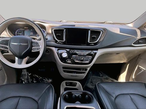 Used 2018 Chrysler Pacifica Limited w/ Advanced Safetytec Group FWD image 14