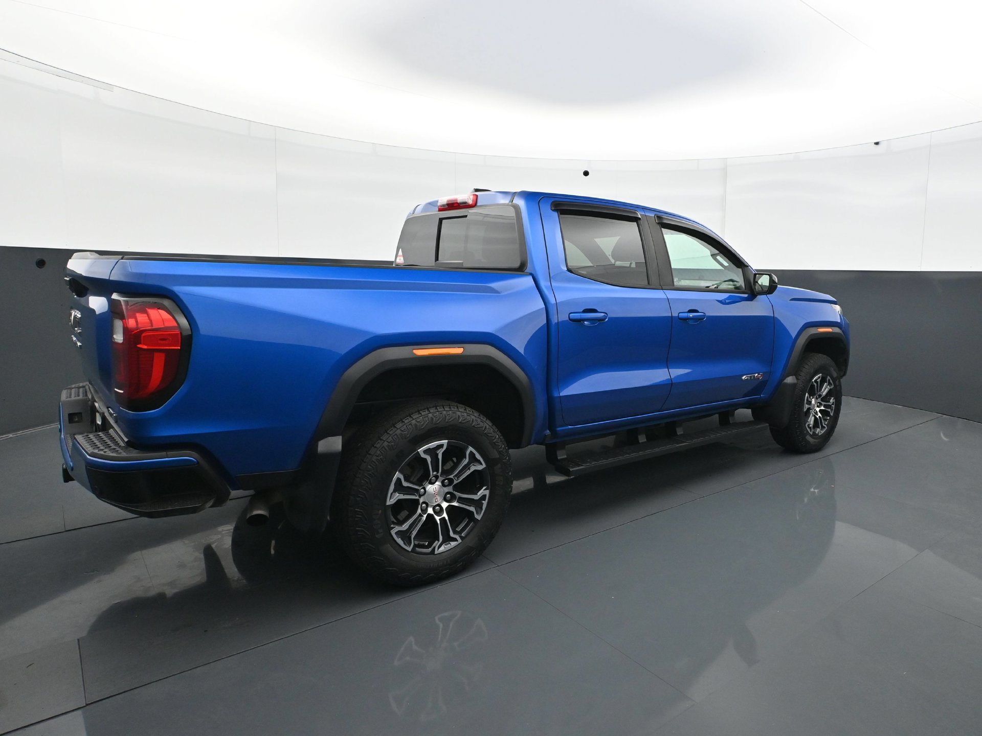 Used 2023 GMC Canyon AT4 w/ AT4 Premium Package AWD/4WD image 7