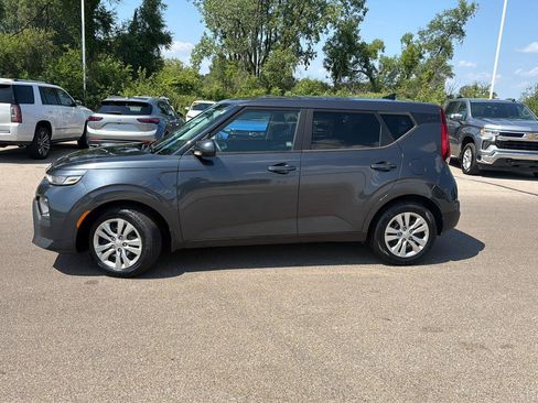 Used 2022 Kia Soul LX FWD image 2