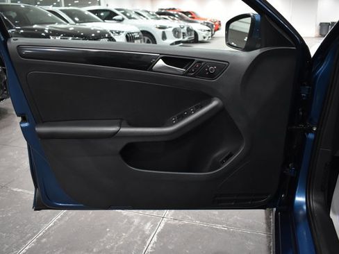 Used 2017 Volkswagen Jetta SEL image 31