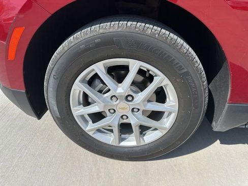 Used 2024 Chevrolet Equinox LT image 2