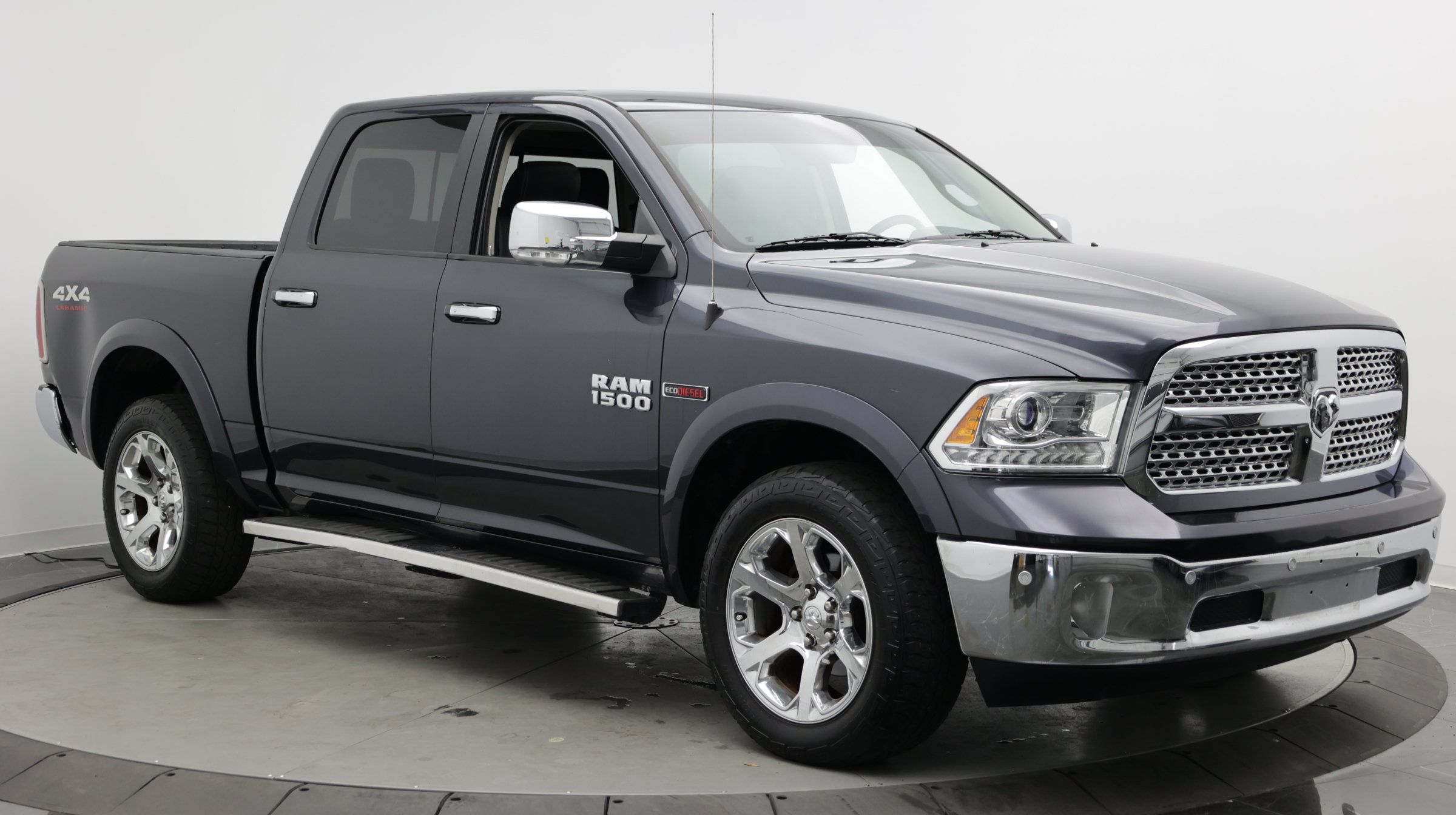 Used 2017 RAM 1500 Laramie w/ Convenience Group AWD/4WD image 3