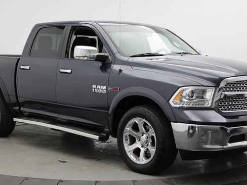 Used 2017 RAM 1500 Laramie w/ Convenience Group AWD/4WD image 3