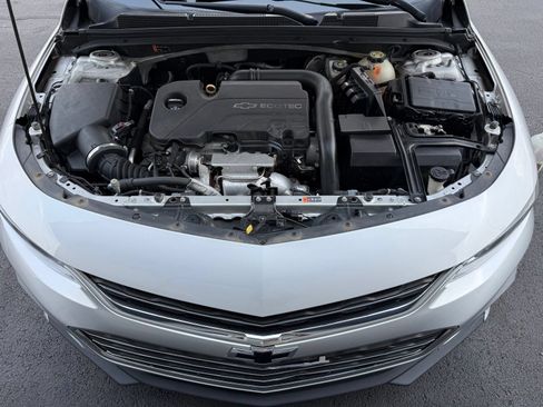 Used 2017 Chevrolet Malibu LT FWD image 34