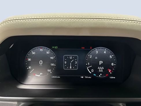 Used 2023 Land Rover Defender 110 SE AWD/4WD image 19