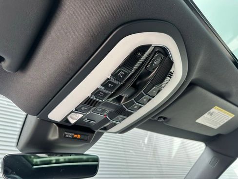 Used 2026 Porsche Macan Turbo image 36