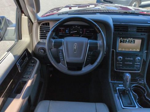 Used 2017 Lincoln Navigator Select image 16