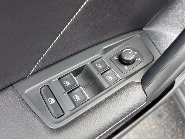 Used 2023 Volkswagen Tiguan SEL R-Line AWD/4WD image 31