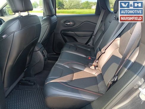 Used 2022 Jeep Cherokee Trailhawk w/ Comfort/Convenience Group AWD/4WD image 24