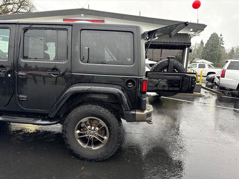 Used 2017 Jeep Wrangler Unlimited Sahara image 6