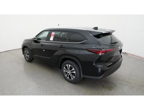 New 2026 Toyota Highlander XLE image 5