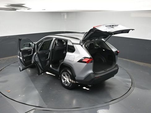 Used 2025 Toyota RAV4 XLE FWD image 42