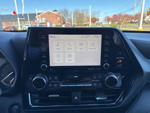 Used 2021 Toyota Highlander XSE image 12