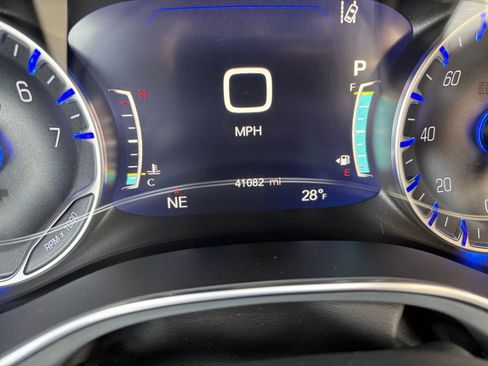 Used 2025 Chrysler Pacifica Limited image 45