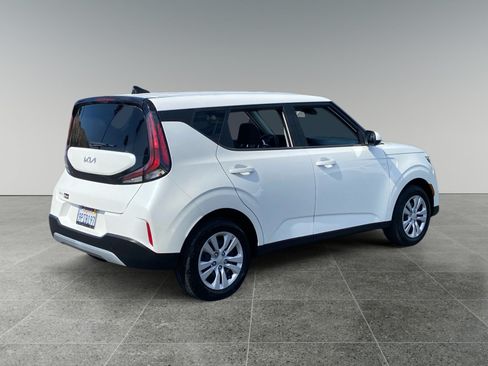 Used 2025 Kia Soul LX FWD image 5