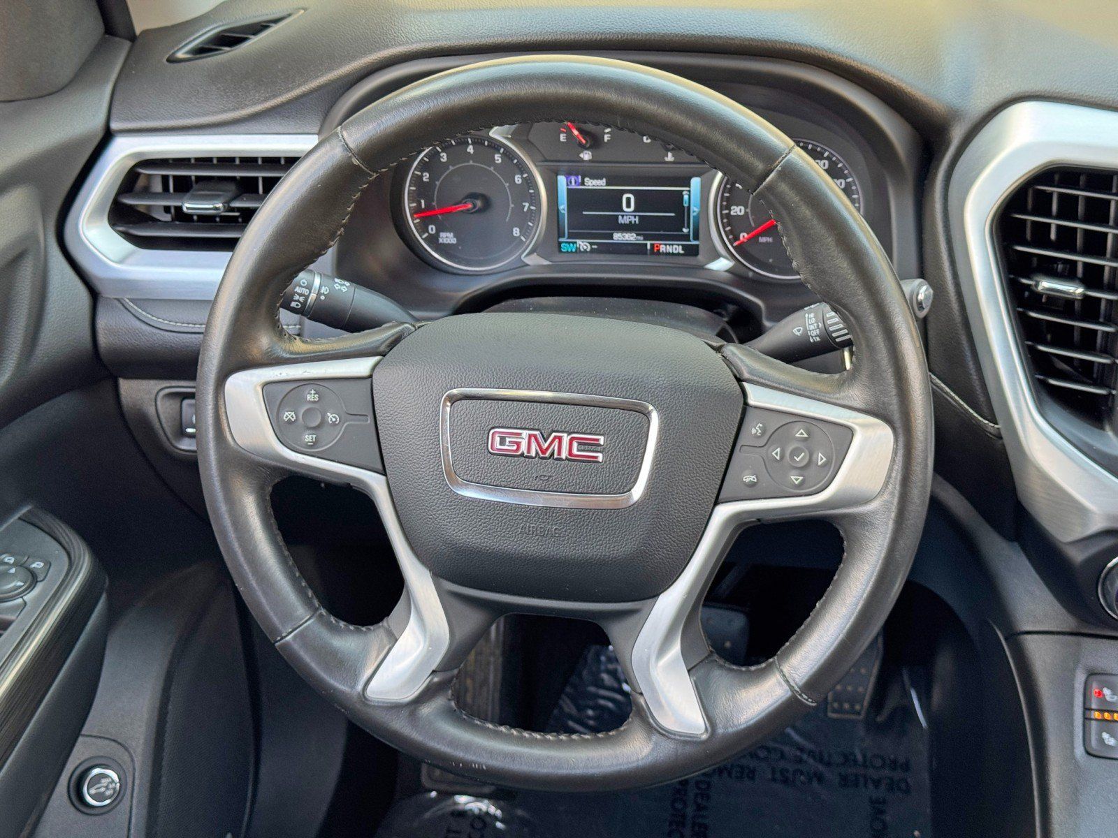 Used 2019 GMC Acadia SLT FWD image 18
