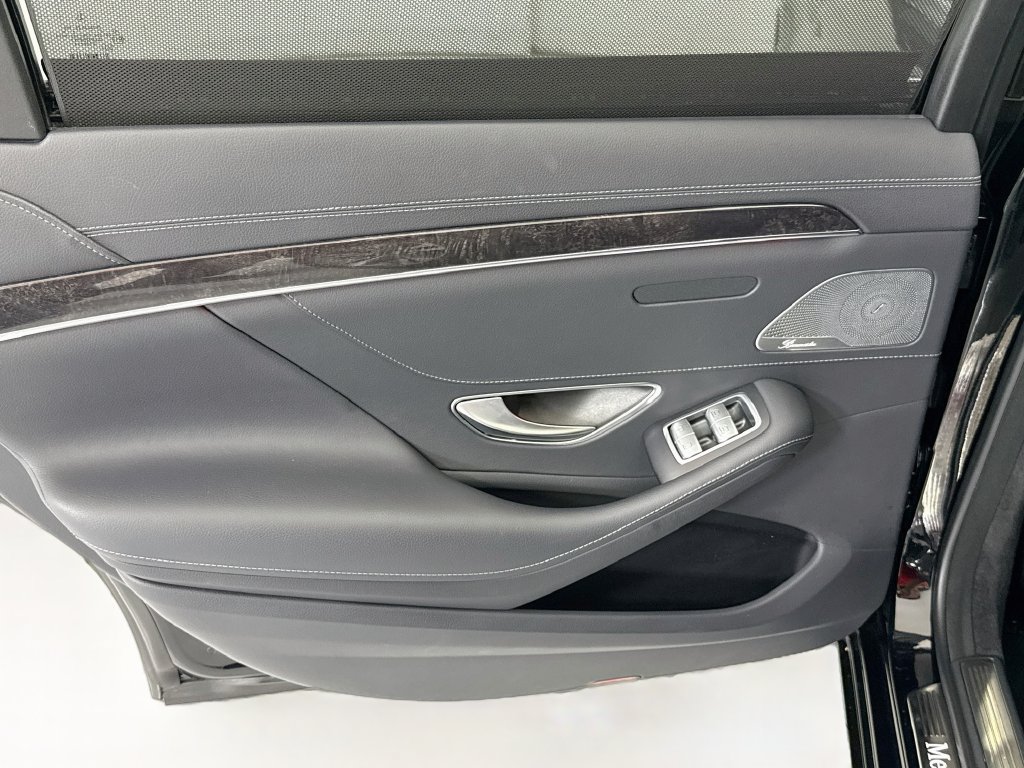 Used 2017 Mercedes-Benz S 550 Sedan image 25