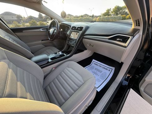Used 2018 Ford Fusion SE w/ Fusion SE Technology Package FWD image 34
