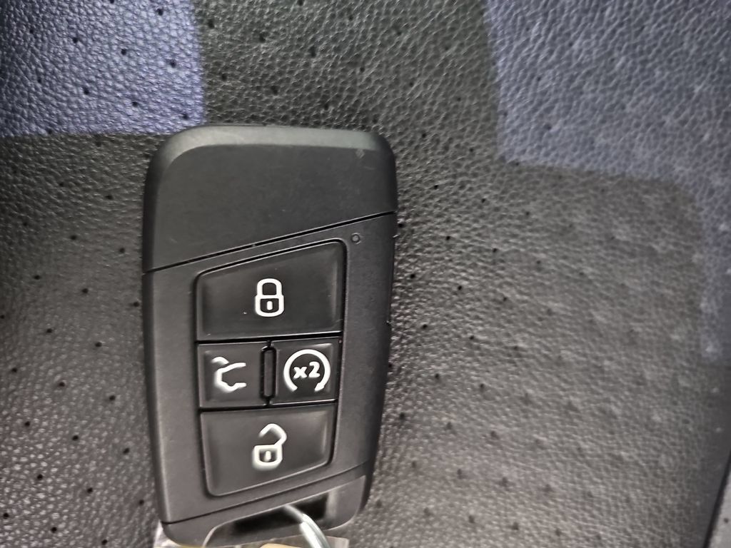 Used 2020 Volkswagen Atlas Cross Sport SE w/ Panoramic Sunroof Package FWD image 42