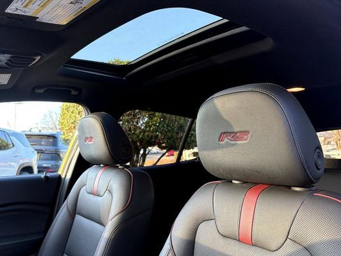 Certified 2024 Chevrolet Trax RS w/ Sunroof Package image 19