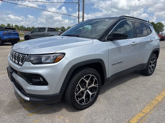 Used 2025 Jeep Compass Limited AWD/4WD image 2