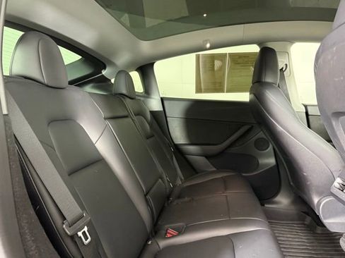 Used 2022 Tesla Model Y Long Range image 26