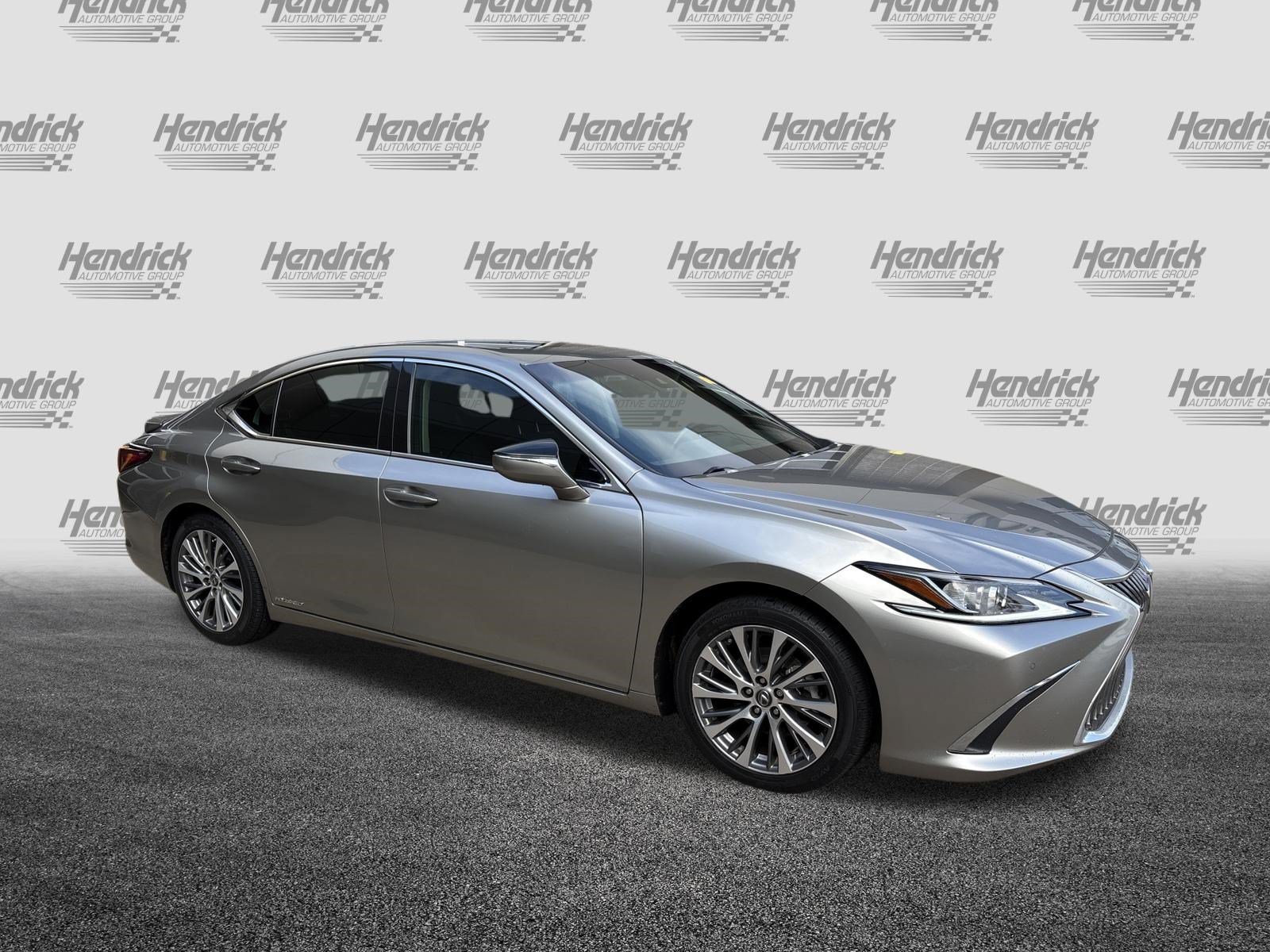 Used 2020 Lexus ES 300h w/ Premium Package FWD image 2