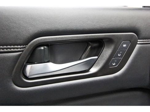 Used 2024 Nissan Pathfinder Platinum FWD image 18
