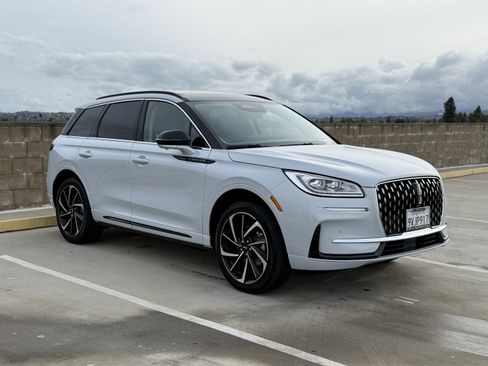 Used 2025 Lincoln Corsair Grand Touring w/ Equipment Group 301A image 2