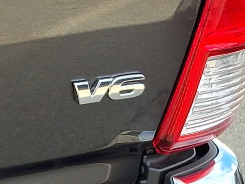 Used 2016 Toyota Tacoma SR5 w/ SR5 Appearance Package (SN) image 31