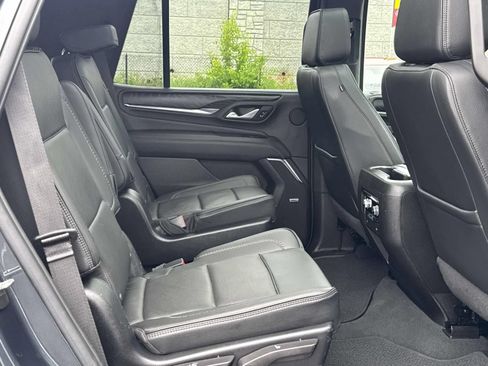 Used 2022 GMC Yukon Denali w/ Denali Premium Package AWD/4WD image 4