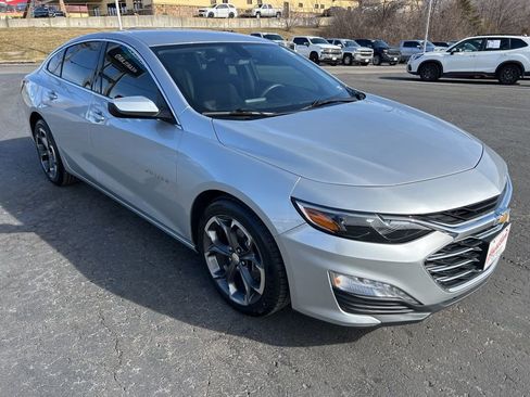 Used 2022 Chevrolet Malibu LT image 3