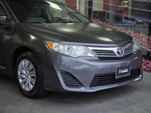 Used 2012 Toyota Camry LE image 2