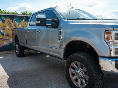 Used 2020 Ford F250 Lariat w/ Lariat Ultimate Package AWD/4WD image 3
