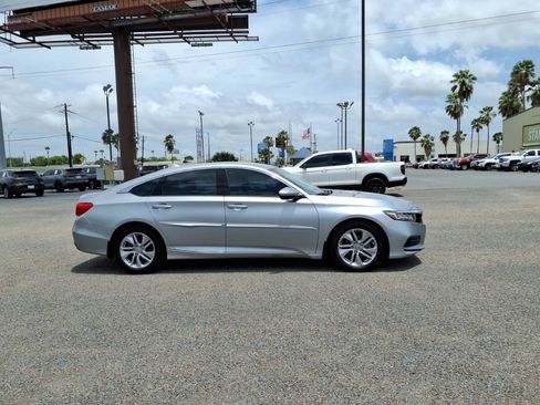 Used 2018 Honda Accord LX image 9