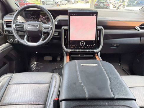 Used 2025 GMC Yukon Denali RWD image 13