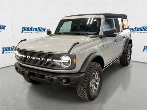Used 2023 Ford Bronco Badlands image 2
