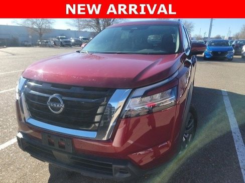 Used 2022 Nissan Pathfinder SV w/ SV Premium Package image 3
