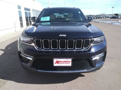 Used 2024 Jeep Grand Cherokee Limited image 3