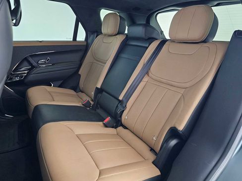 Used 2025 Land Rover Range Rover Sport Autobiography image 17