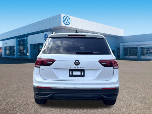 Certified 2023 Volkswagen Tiguan SE w/ Panoramic Sunroof Package image 5
