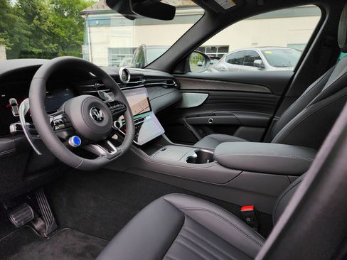 Used 2025 Maserati Grecale GT AWD/4WD image 8