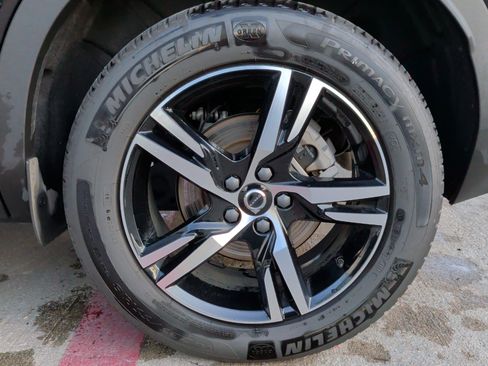 Used 2025 Volvo XC40 B5 Core image 28