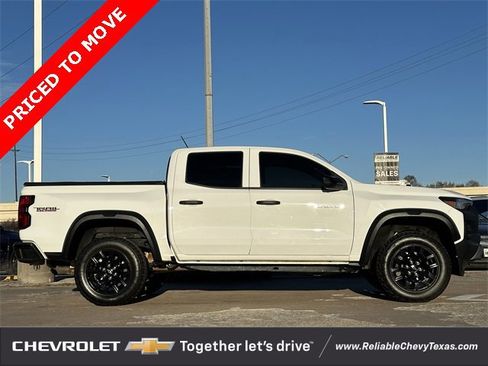 Used 2023 Chevrolet Colorado Trail Boss w/ Technology Package image 3