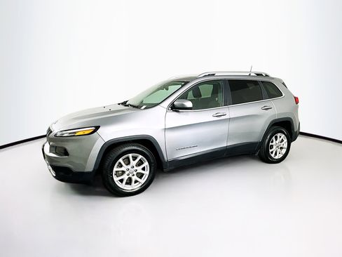 Used 2017 Jeep Cherokee Latitude w/ Comfort/Convenience Group image 4