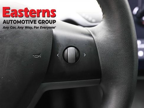 Used 2021 Tesla Model 3 Standard Range Plus image 16