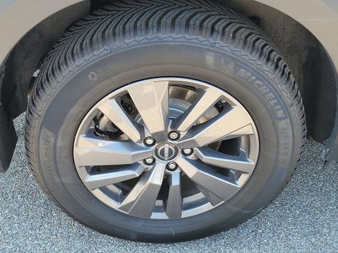 Used 2024 Nissan Pathfinder S AWD/4WD image 11